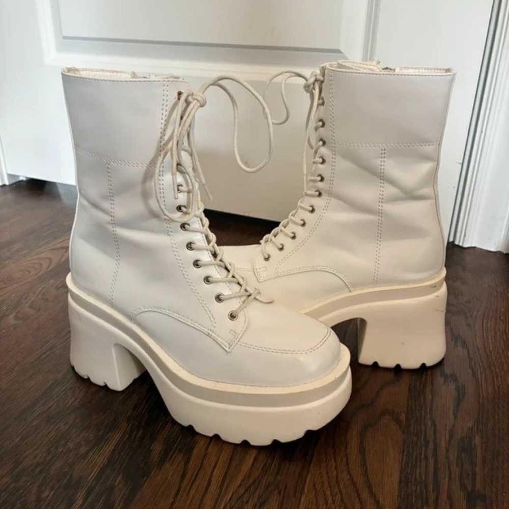 Forever 21 Chunky Lace-Up Platform Boots - Cream